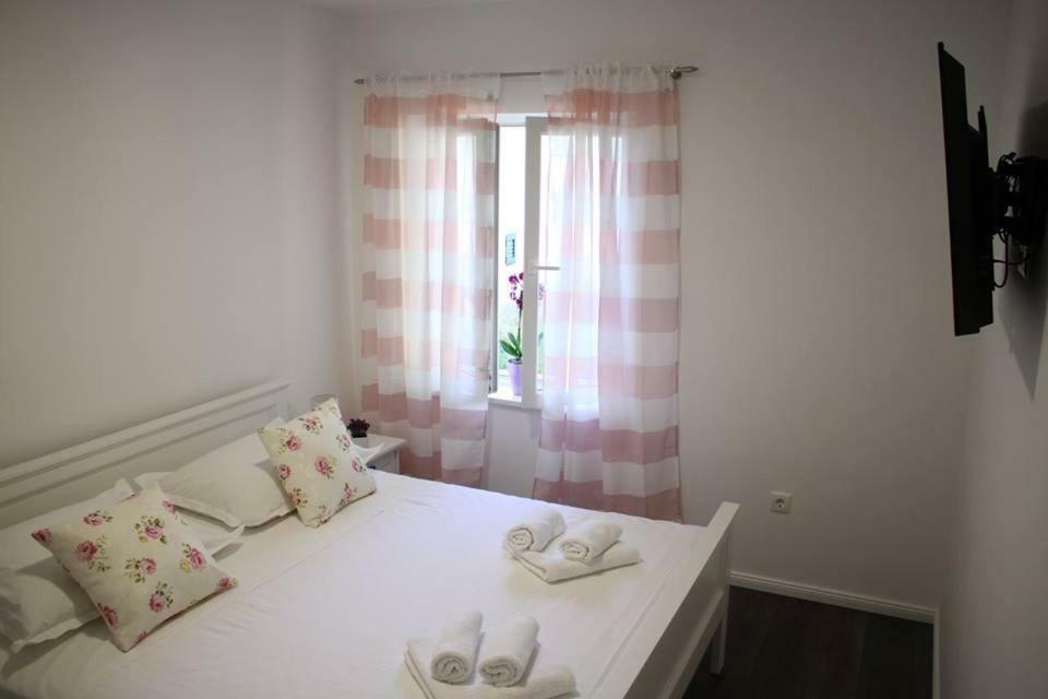 Apartments Holiday Baška Voda Exterior foto